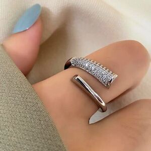 The Modern Bypass Ring with cubic zirconia in silver